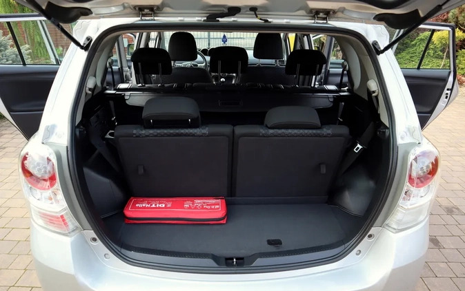 Toyota Verso cena 28900 przebieg: 205000, rok produkcji 2009 z Gołdap małe 529